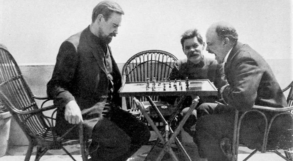 Aleksandr Bogdanov spelar schack med Lenin på Capri.