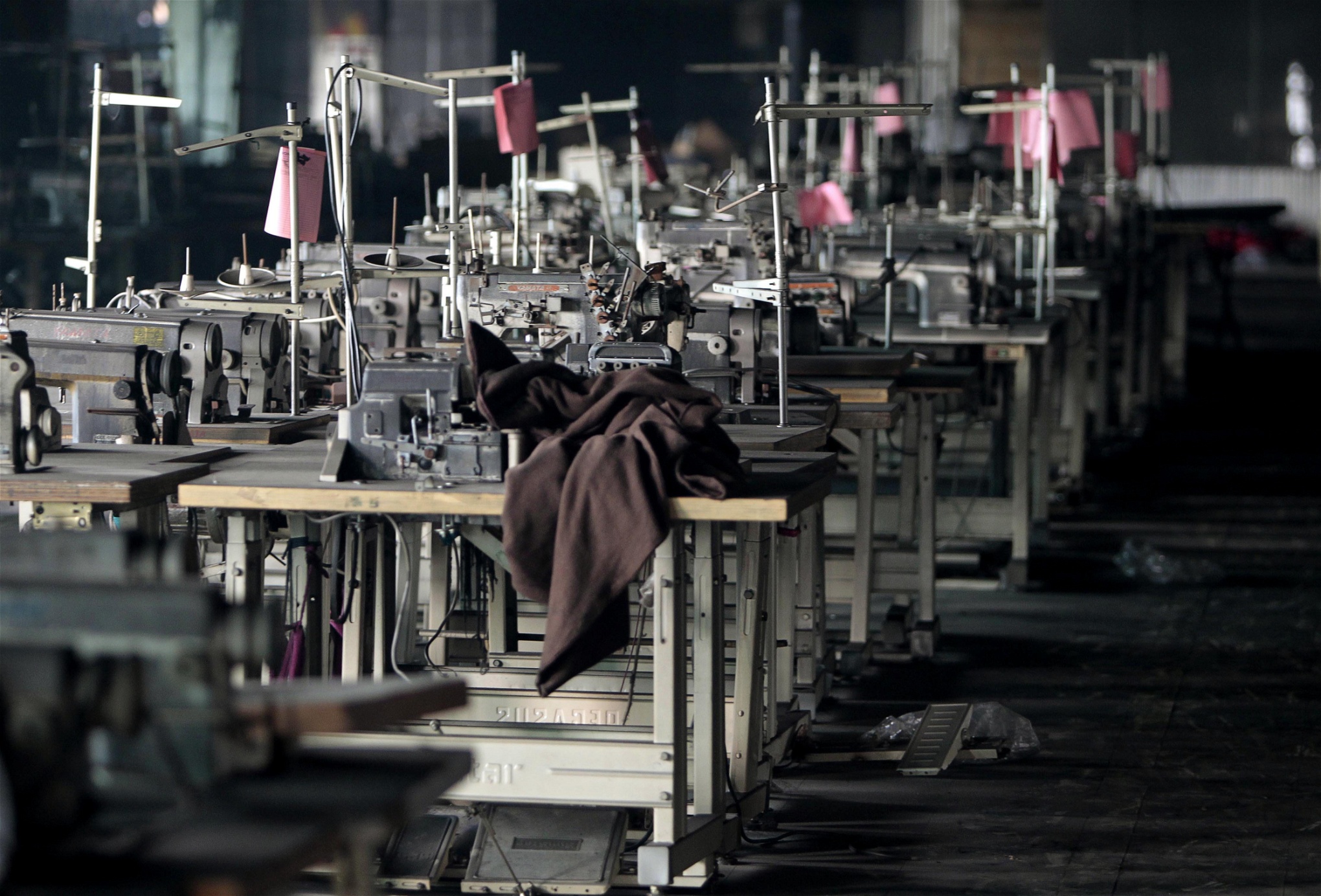 Interiör från Tazreen-fabriken i Savar i Bangladesh där över 100 arbetare miste livet i en brand den 24 november 2012.