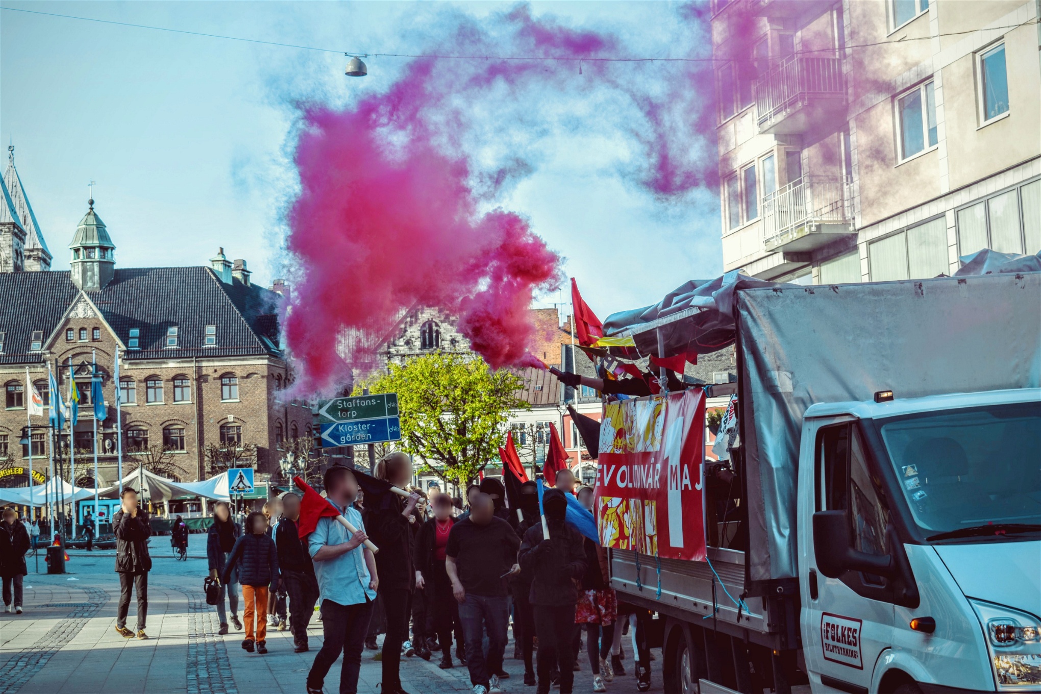I Lund tågade cirka 100 deltagare i Lunds revolutionära första maj under parollen 