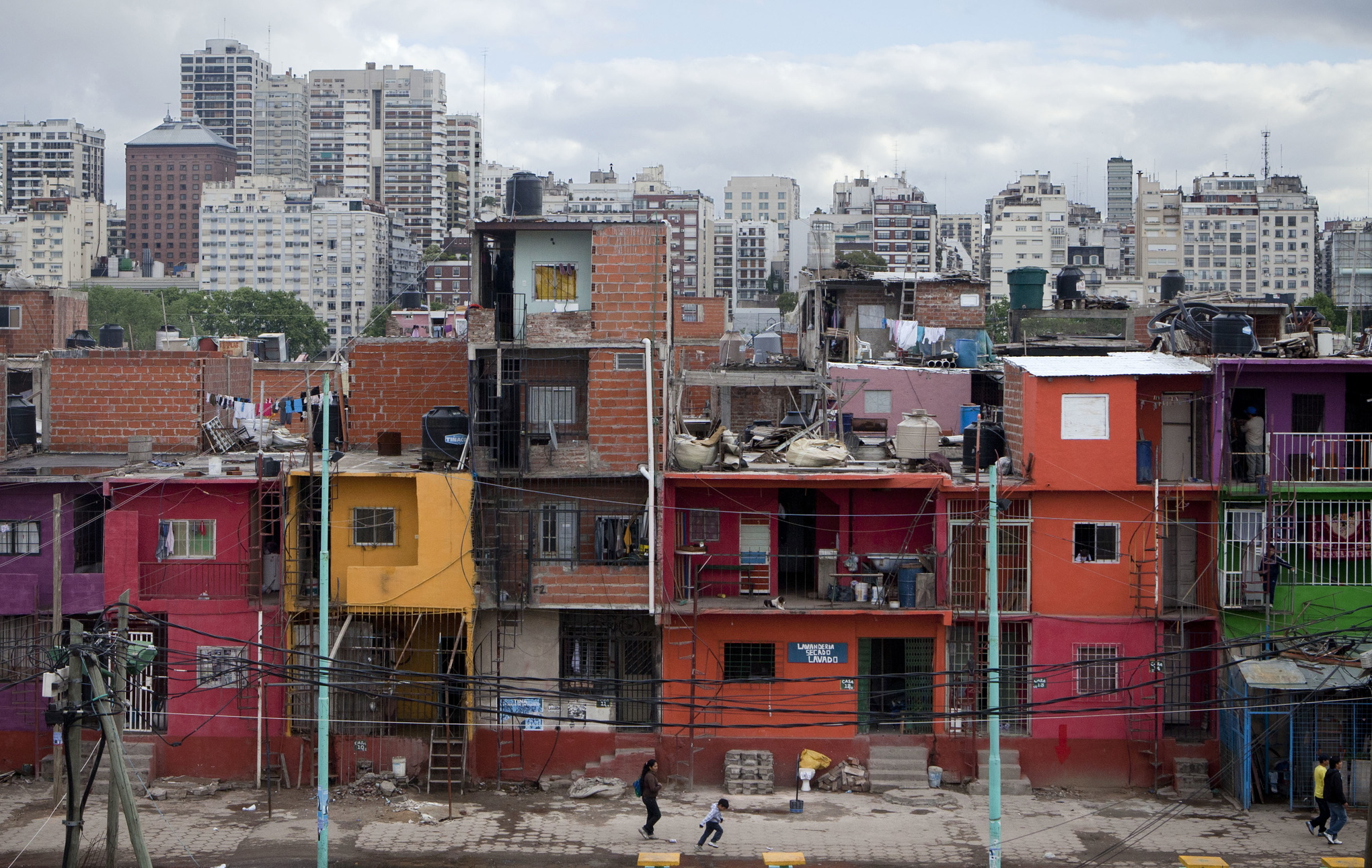 Бедные районы дубая. Shanty Town. Буэнос Айрес Аргентина трущобы. Буэнос Айрес фавелы. Аргентина фавелы.