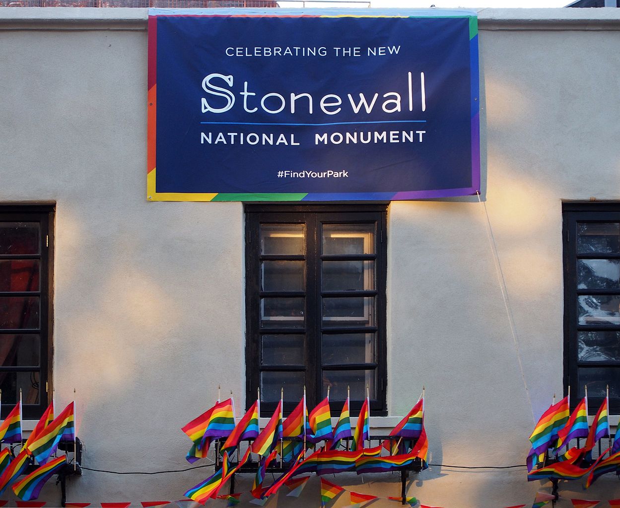 Stonewall Inn i New York i juni i år, 47 år efter kravallerna. Bilden togs dagen efter att USA:s president Barack Obama invigt Stonewall National Monument.