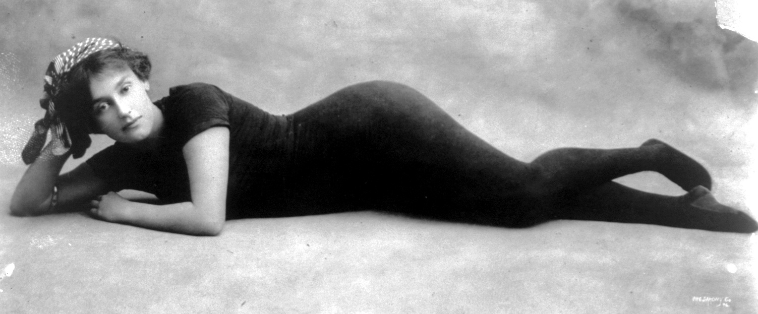 Den australiska simmaren Annette Kellerman, här i sin helkroppssimdräkt, hade påbörjat sin filmkarriär 1909.
