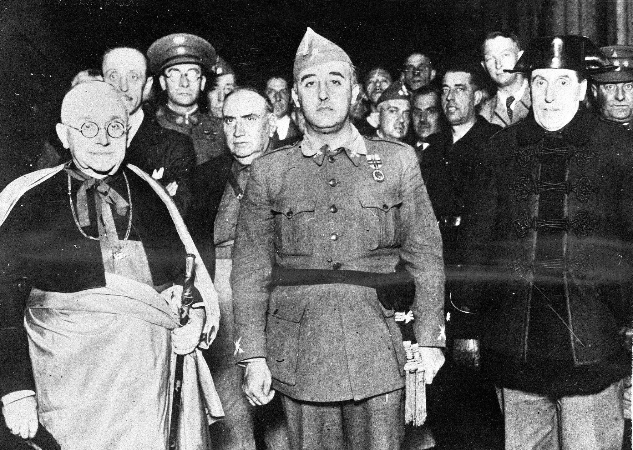 Francisco Franco på besök hos ärkebiskopen av Valladolid, Remigio Gandasegui y Gorrochategui, den 7 januari 1937.