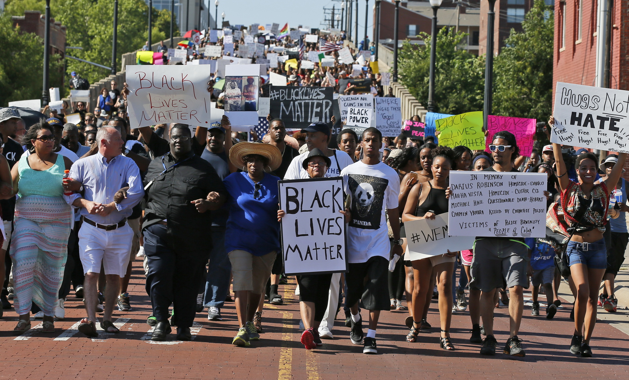 Uppemot 2 500 personer tågade genom Oklahoma City den 10 juli.