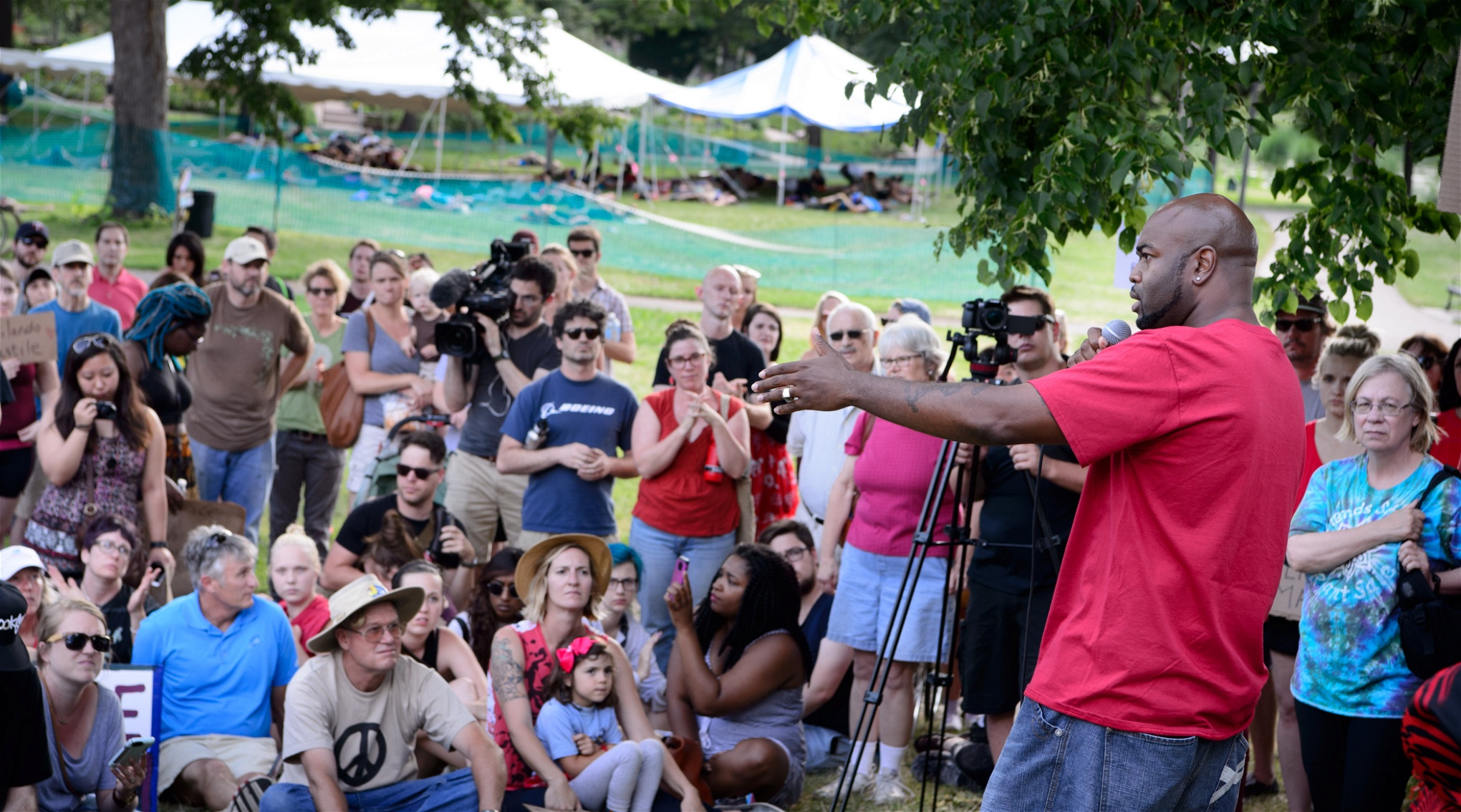 Jason Sole talar vid Black Lives Matter-demonstration i Loring Park i Minneapolis den 9 juli.