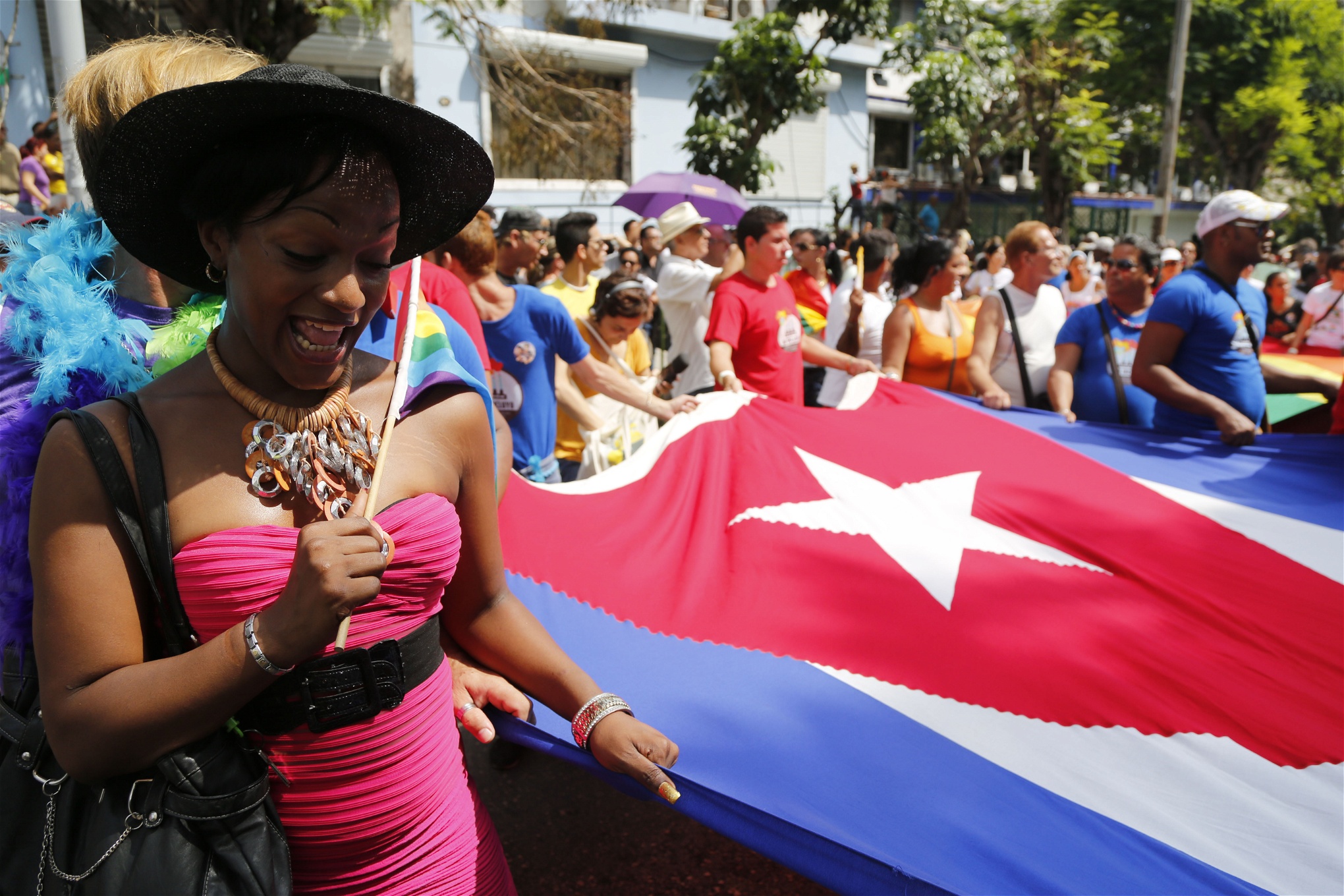 I Sverige var homosexualitet klassat som en psykisk störning så sent som 1979. I dag hålla pride-parader på Kuba, på bilden från en av paraderna i Havanna i maj 2015.