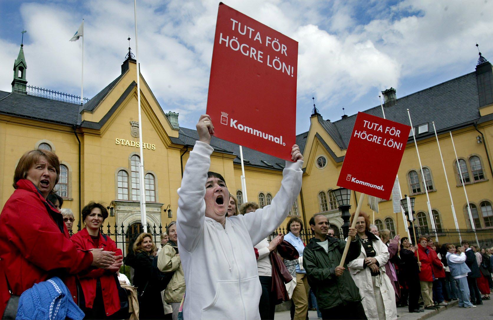 Förskolepersonal i Linköping i demonstration i maj 2013. Arbetarklassens maktlöshet ökar när allierade i medelklassen i allt högre grad får sina behov tillgodosedda av privata marknadslösningar, menar Wolfgang Streeck.