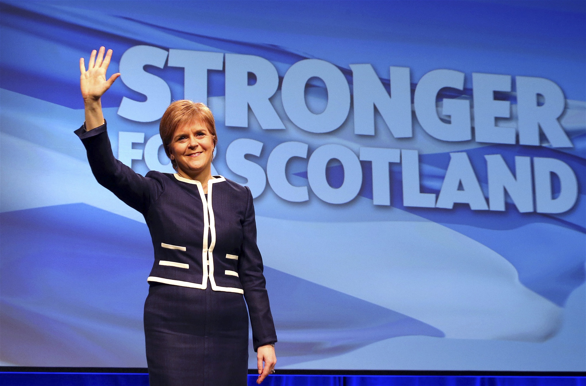 SNP:s ledare Nicola Sturgeon får tvärnej av Theresa May angående en folkomröstning om Skottlands självständighet.