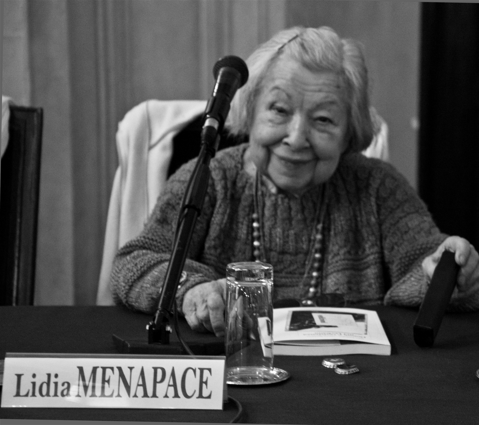 Genom motståndet mot fascismen såg Lidia Menapace en möjlig, om än svår och komplicerad, väg för att uppnå frihet, berättar hon i sin bok Io parti­gi­ana. La mia Resistenza (”Jag, partisan. MIna minnen”, 2014). 