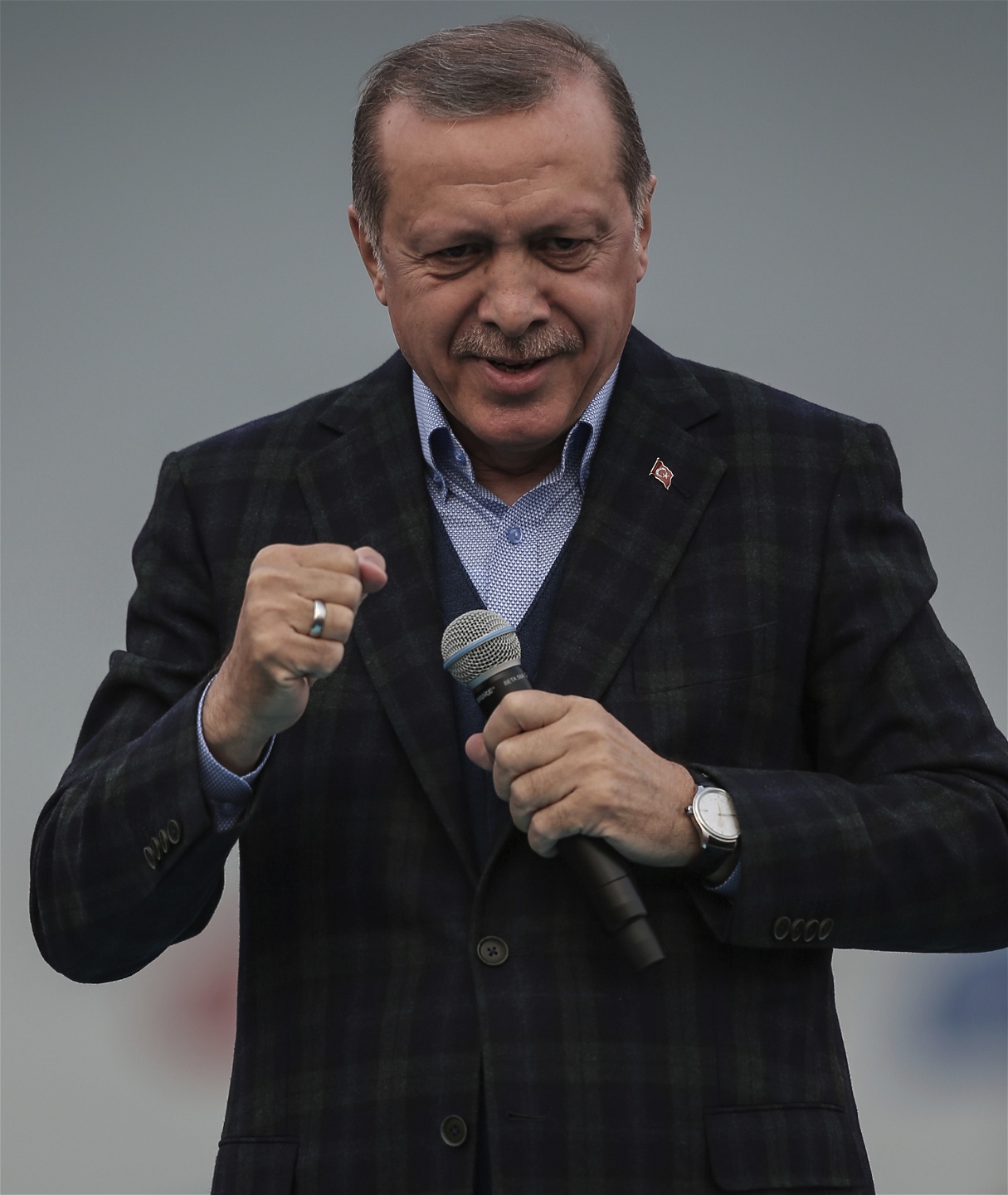 Om den nya grundlagsskrivningen går igenom kan Erdoğan sitta kvar till år 2029.