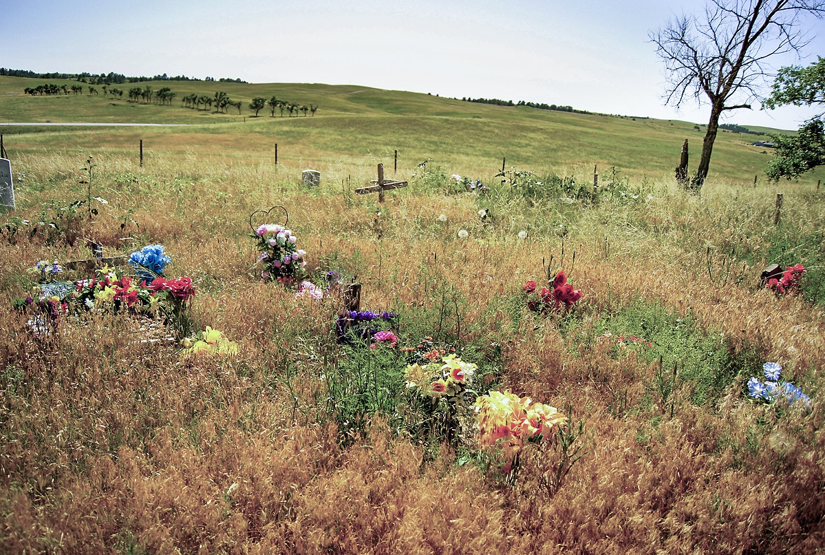 I Wounded Knee finns en minneslund över massakern 1890, då 300 civila lakotaindianer dödades.