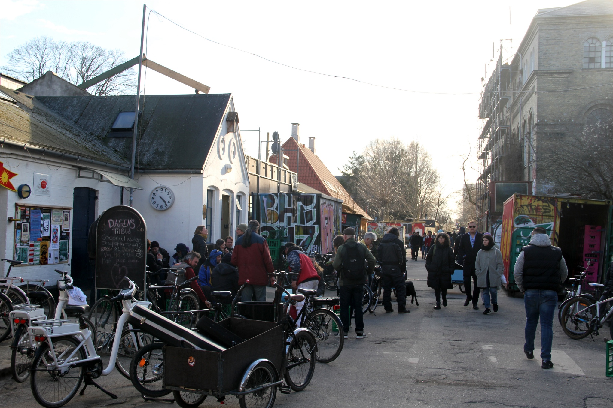 Inkøbscentralen. Fri­stads­projektet Christiania har ifrågasatts genom hela dess 46-åriga existens. Frågan är om det kommer att sluta som vilket område som helst.