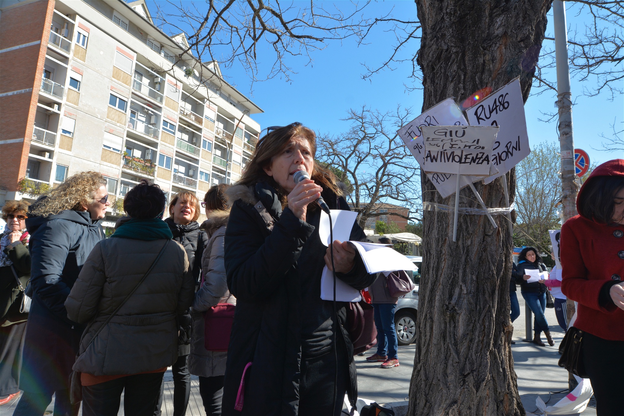 Lisa Canitano, gynekolog och kvinnorättskämpe, vid en 8 mars-demonstration.