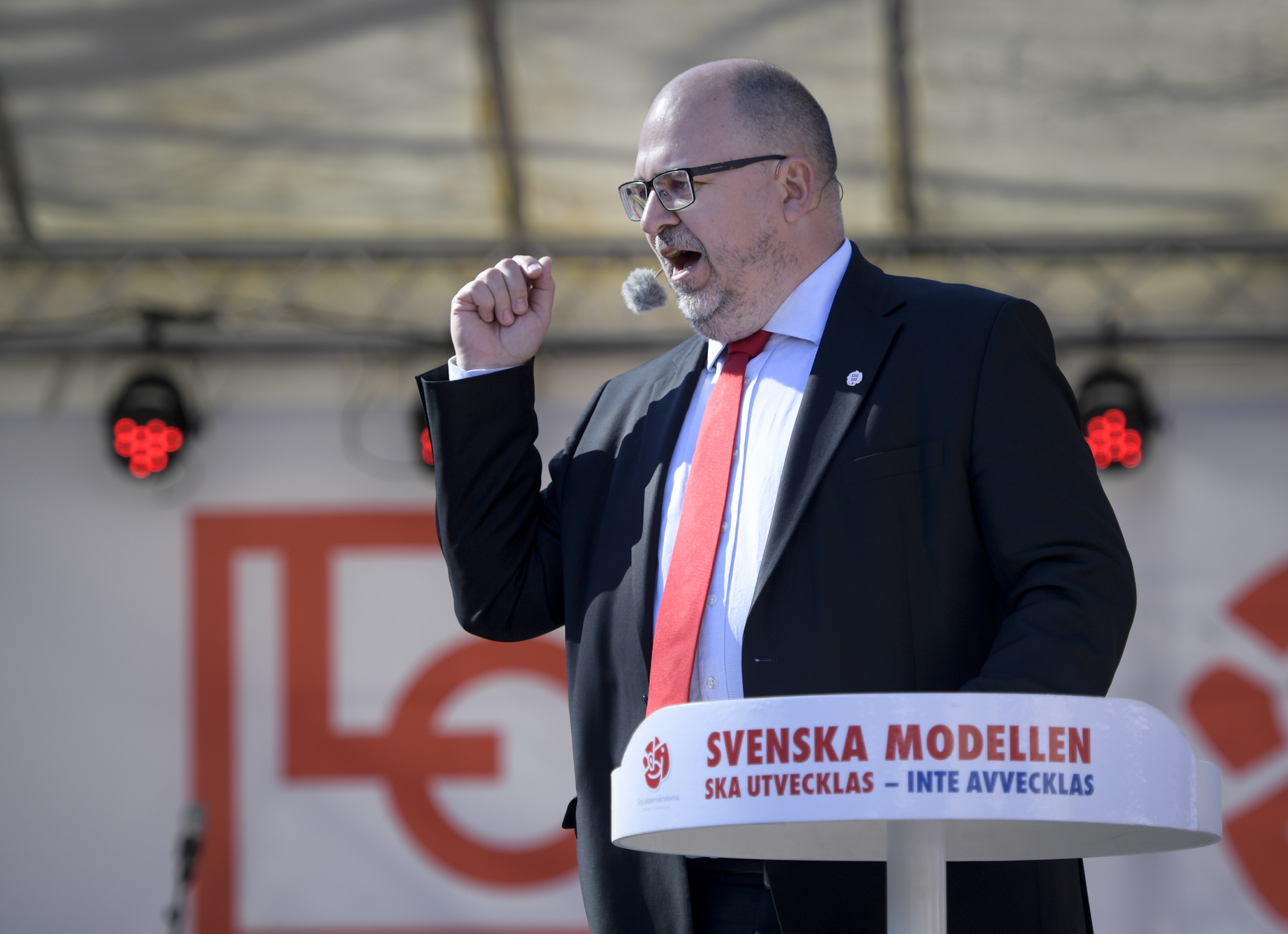 I Stockholm talade LO:s ordförande Karl-Petter Thorwaldsson på den S-märkta demonstrationen vid Norra Bantorget.