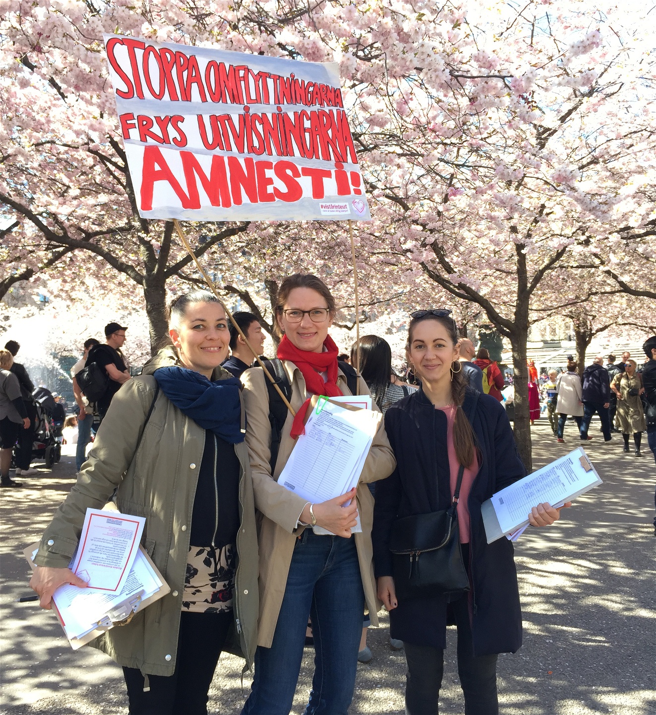 Alla första maj-paroller i solidaritetens tecken hade inte fokus på lönearbetsförhållanden. I Stockholm samlades nätverket #vistårinteut och mobiliserade för flyktingamnesti.