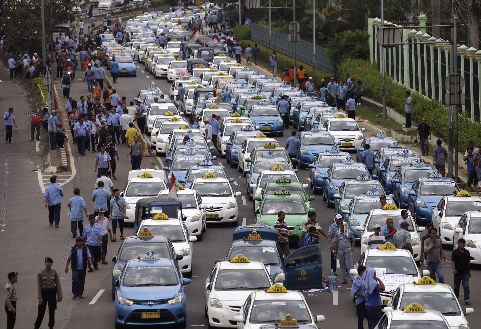Från aktionen mot Uber i Indonesiens huvudstad Jakartai  mars i år. Den 9 september planeras en internationell solidaritetsdag för förarna vid den kontroversiella plattformsdistributören Uber. 