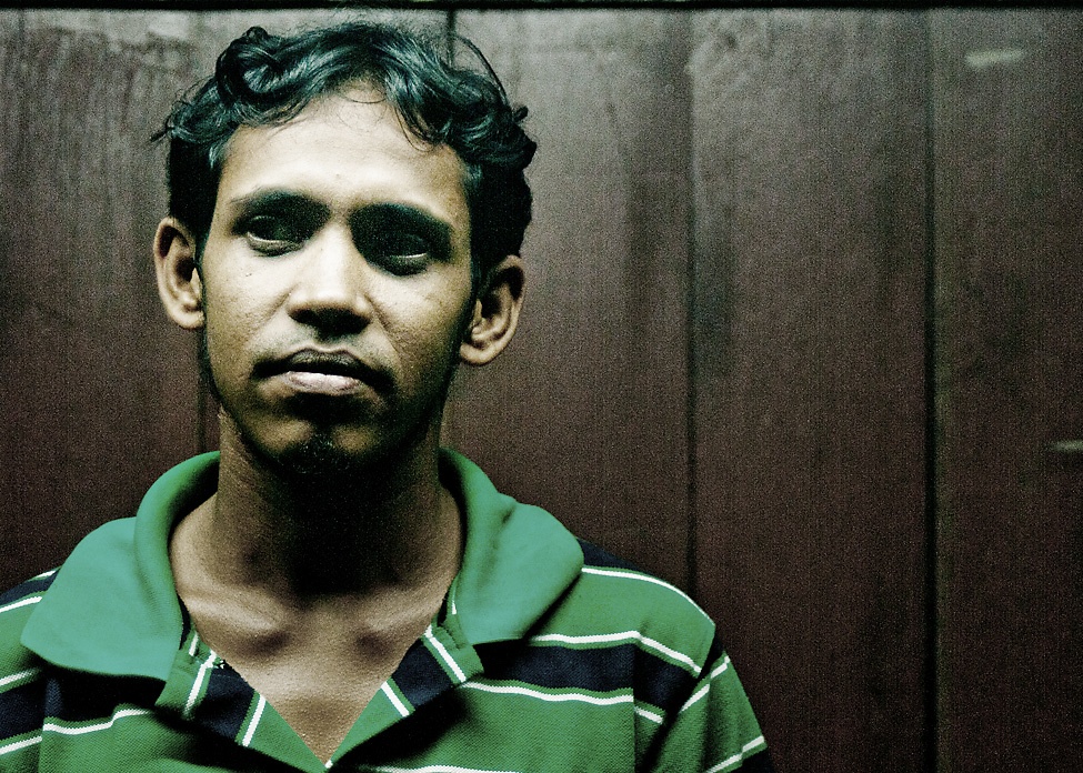 Asela Dharmapriya, facklig organisatör, satt häktad när hans barn föddes.