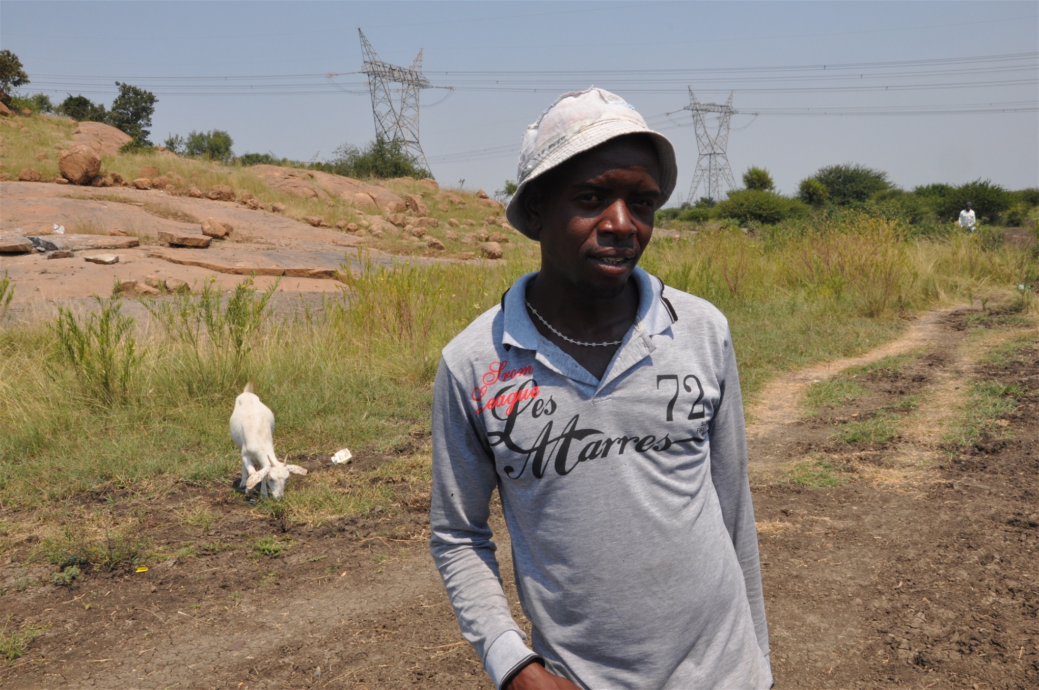 Gruvarbetaren Paballo Diane på fältet i Marikana där 34 gruvarbetare miste livet.