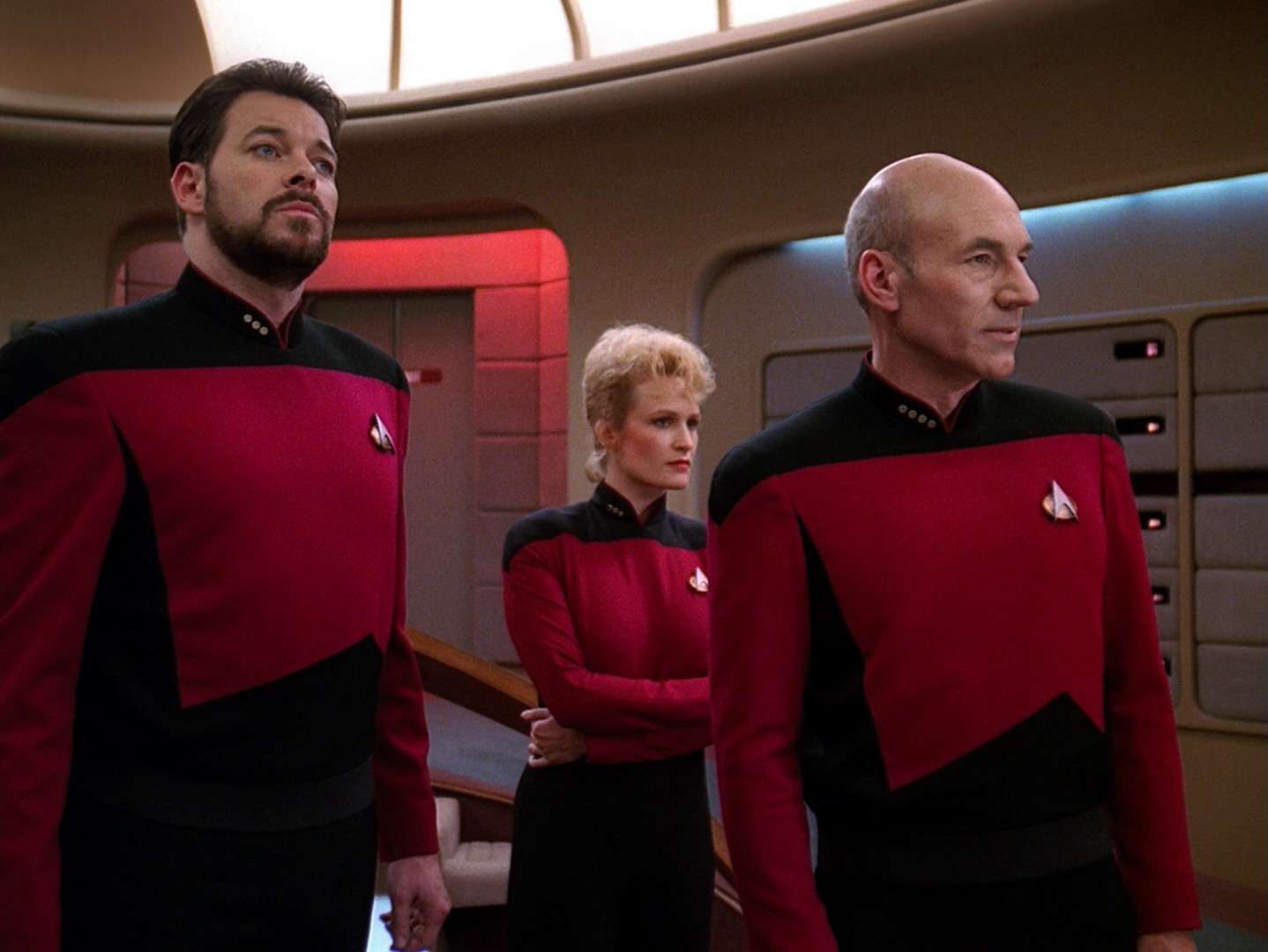 Star Trek skulle med åren bli mer och mer komplext och mindre svart eller vitt. Den genomgoda federationen visar så småningom fler och fler fula sidor och vi börjar ana att allt inte är så rosenskimrande överallt. 