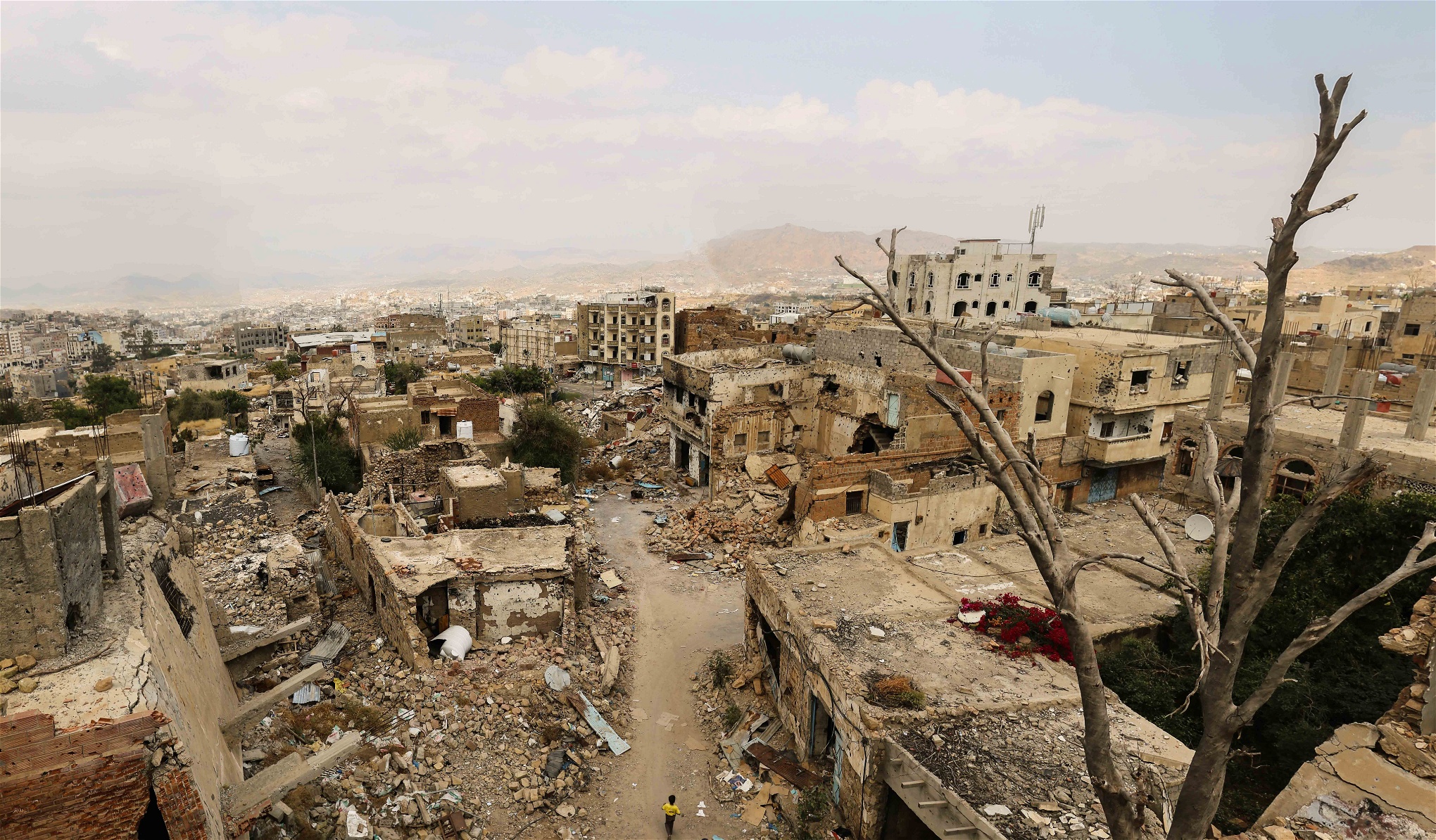 Ett sönderbombat land. Att huthirebellerna i dag försöker erövra Jemen ses av många i södra Jemen som ännu en invasion från norr.