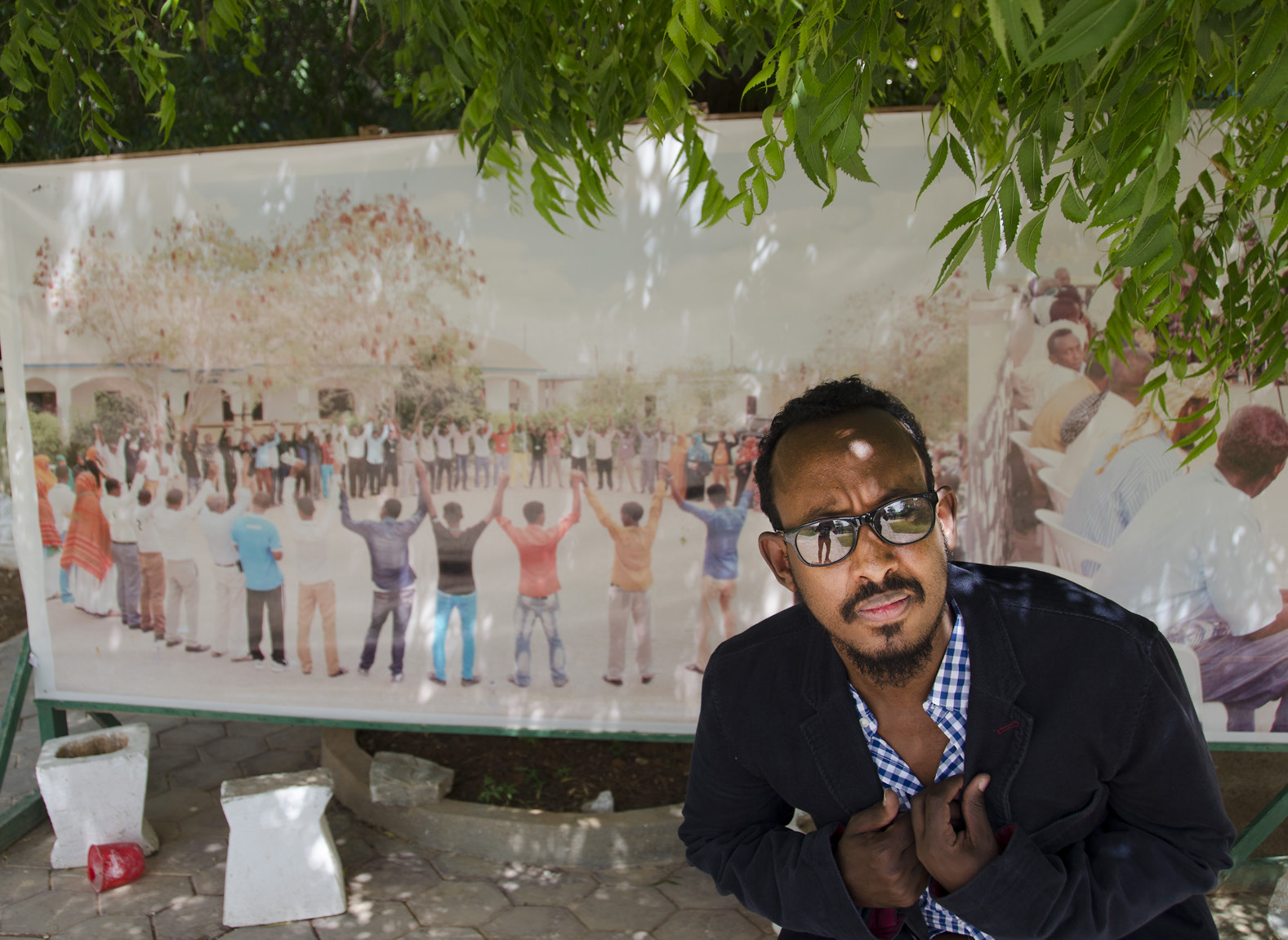 Abdinasir Yusuf forskar på sjöröveri och kriminella nätverk på Puntland Deve­lopment Research Center. Han framhåller en upplysningskampanj som forskningscentrets chef, Ali Farah Ali, deltog i tillsammans med åldermän, imamer och klanledare. ”De är piratkampens förbisedda hjältar”, säger han.