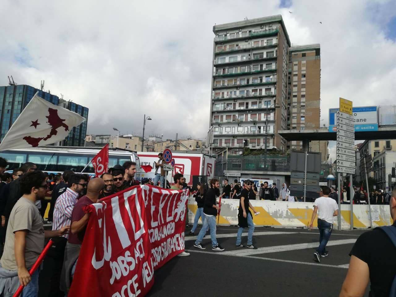 Nationell strejk I Neapel för hela logistikbranschen utlyst av SI Cobas den 27 oktober.