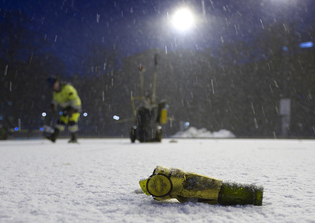 Brödfödejobb eller champagne? I den nya LO-rapporten ”Makteliten – toppnoterar igen” registreras den största genomsnittliga inkomstskillnaden sedan undersökningens startår 1950.