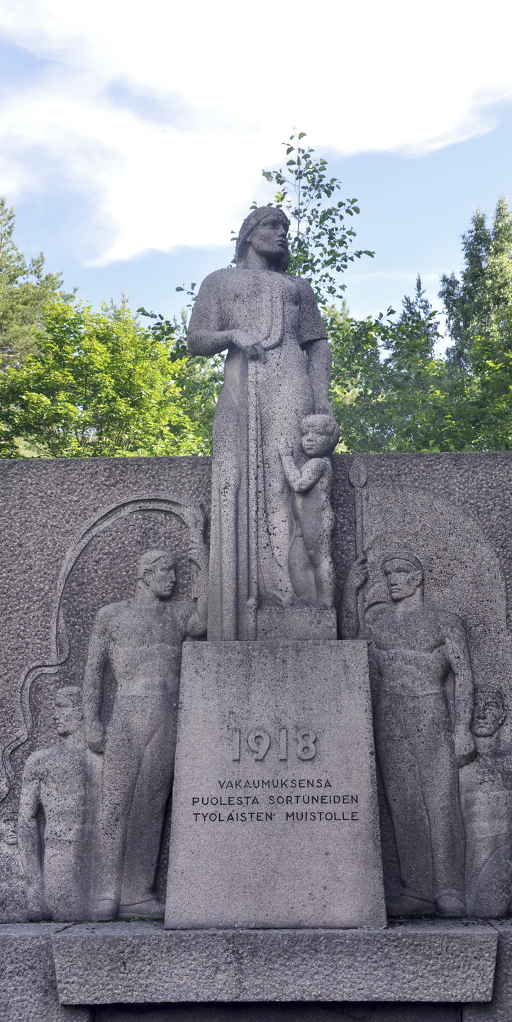 Trots att det vid den senaste inventeringen år 2000 fanns närmare 500 inbördeskrigsminnesmärken
i Finland var endast tre av dem gemensamma för röda och
vita. Minnesmonument över avrättade och stupade röda på Kalevankangas kyrkogård
i Tammerfors. Under finns monumentet finns en massgrav med avrättade.