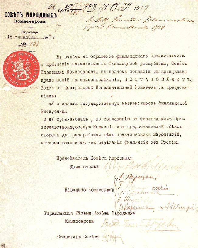 Kort efter sitt maktövertagande i
Ryssland i november 2017 utfärdade
bolsjevikerna ett erkännande (bilden)
av Finlands självständighet.