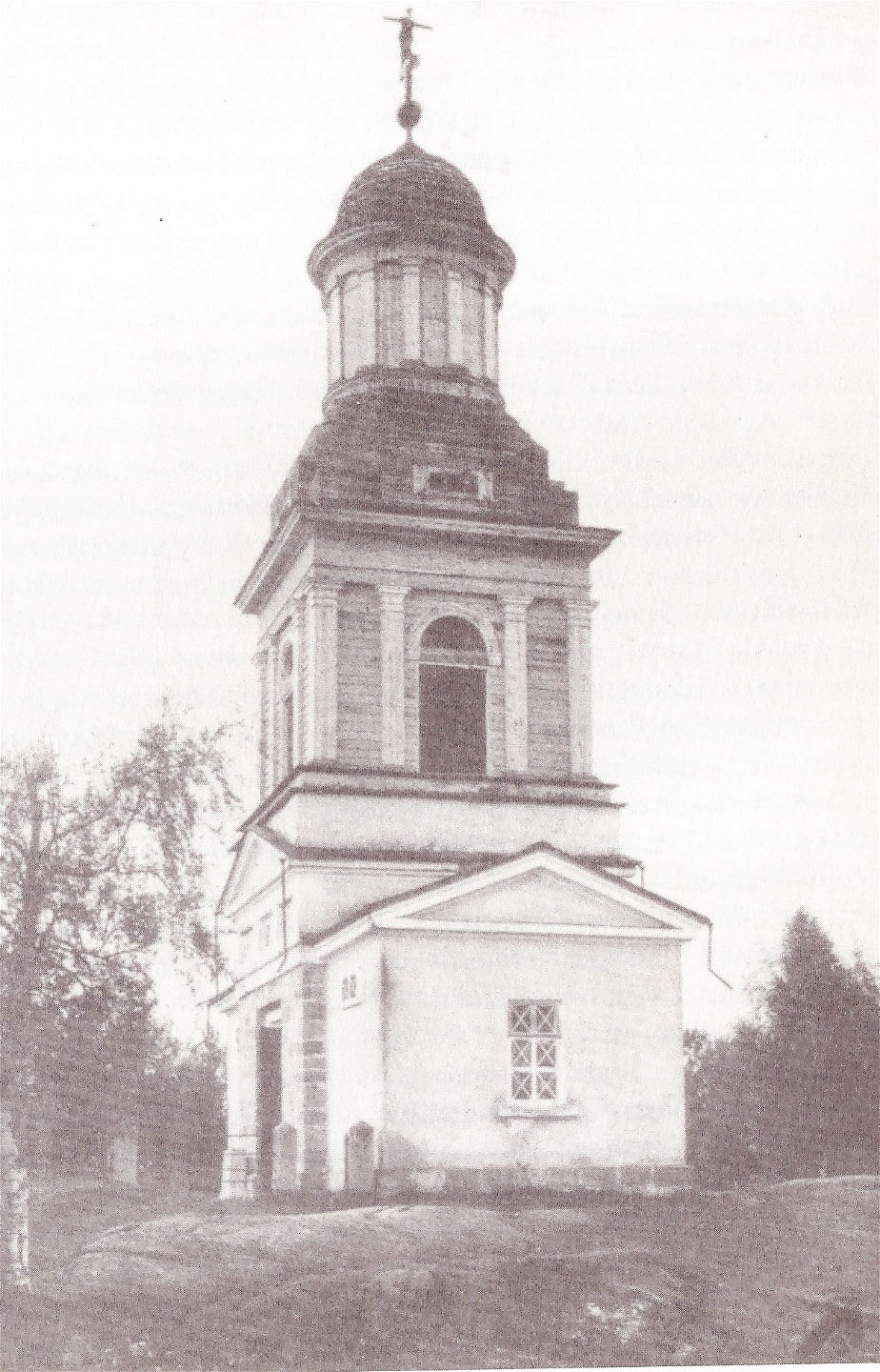 Jämsö kyrka. Många misstänkt röda
Jämsäbor mördades på kyrkogården och i klockstapeln intill kyrkan.