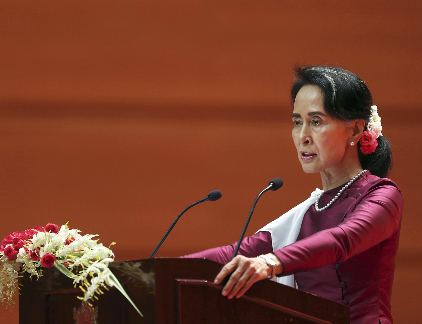 Efter anklagelser om etnisk rensning riktad mot den muslimska
folkgruppen rohingya sade Aung San Suu Kyi i sitt
tal i september 2017 att hon inte räds omvärldens dom.
