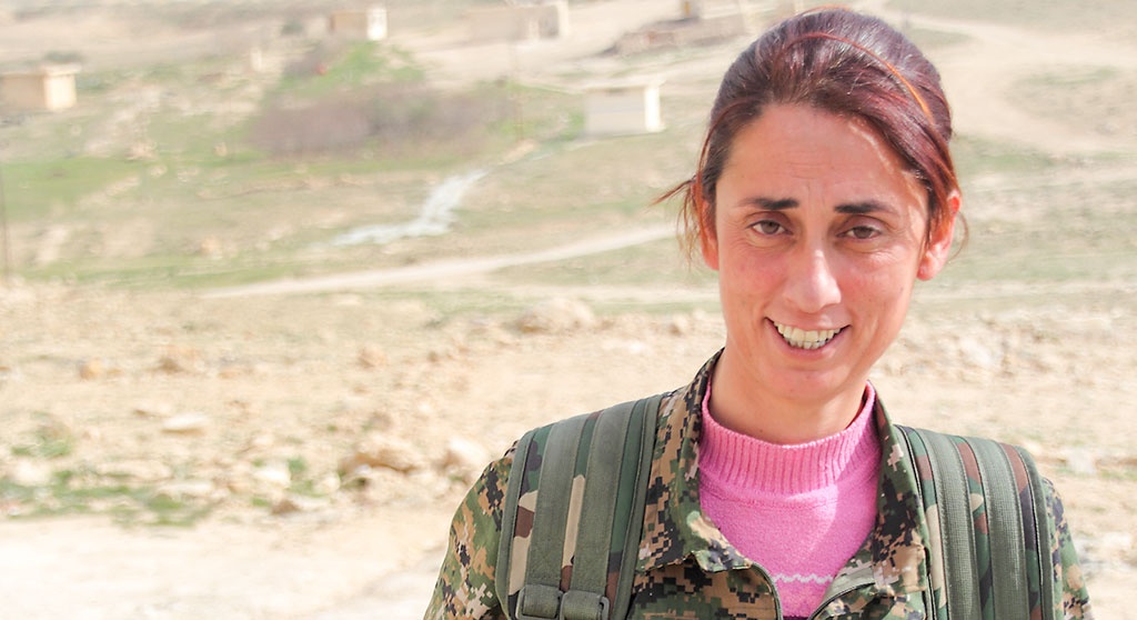 27-åriga Viyan är en av de äldre bland yezidierna i YPJ-Şengal. Hon är hoppfull inför de förändringar som hon tror står för dörren.
