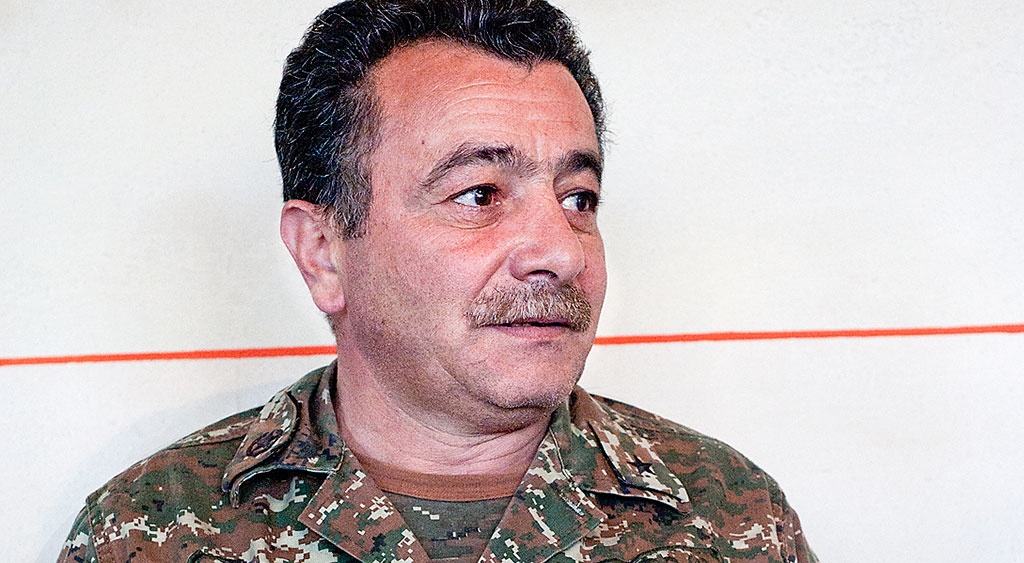 ”Azerbajdzjan måste erkänna att de förlorade kriget”, säger Davit Soghomonyan, militärt ombud i Shushi. 