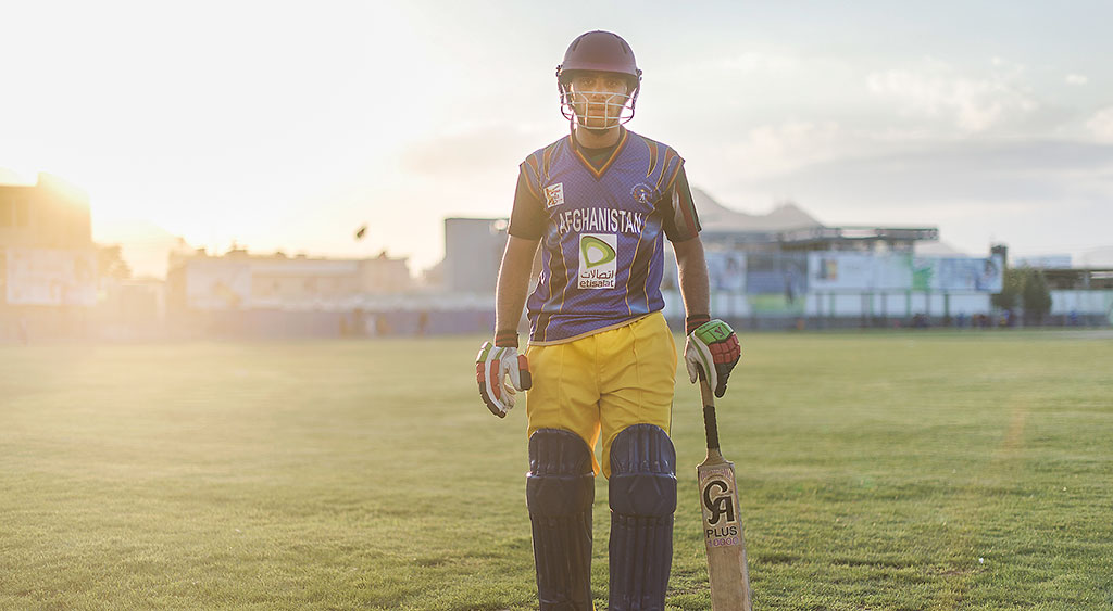 Fortfarande är cricket som allra störst i de delar som gränsar till Pakistan, men med landslagets framgångar har sporten vuxit till att bli hela Afghanistans mest populära. På bilden Mohibullah Oryakhel.