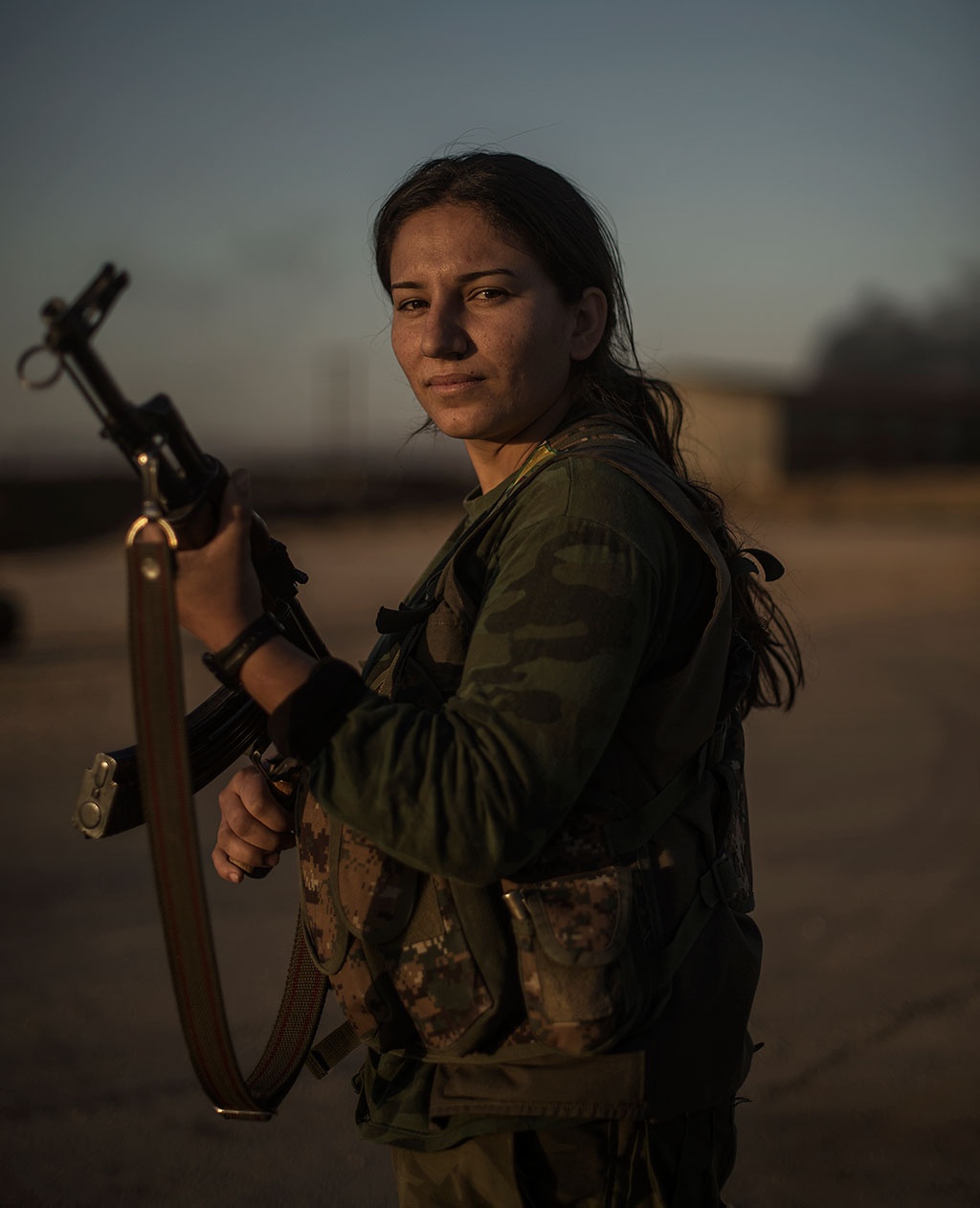 ”Det militära är hårt, men också bra. Det är ett liv av vänskap och syskonskap”, säger Noojan Derit, 20 år gammal och YPG-soldat.