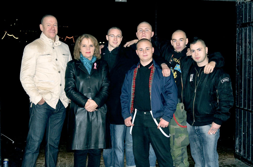 Kenta och Cicci Rehnström Suurna med nästa generation skinheads.