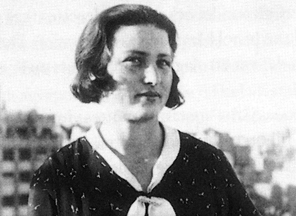 Annemarie Dagermans mor Elly Götze på altanen i familjens hus vid Carrer de la Costa, Barcelona. Året är 1934.