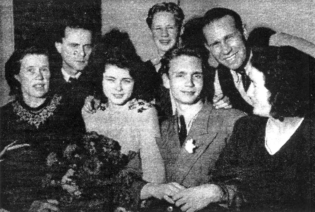 Sundbyberg 1943. Från vänster: Ester Jansson, Ferdinand Götze, Annemarie Dagerman, Egon Dagerman, Stig Dagerman, Helmer Jansson och Elly Götze.