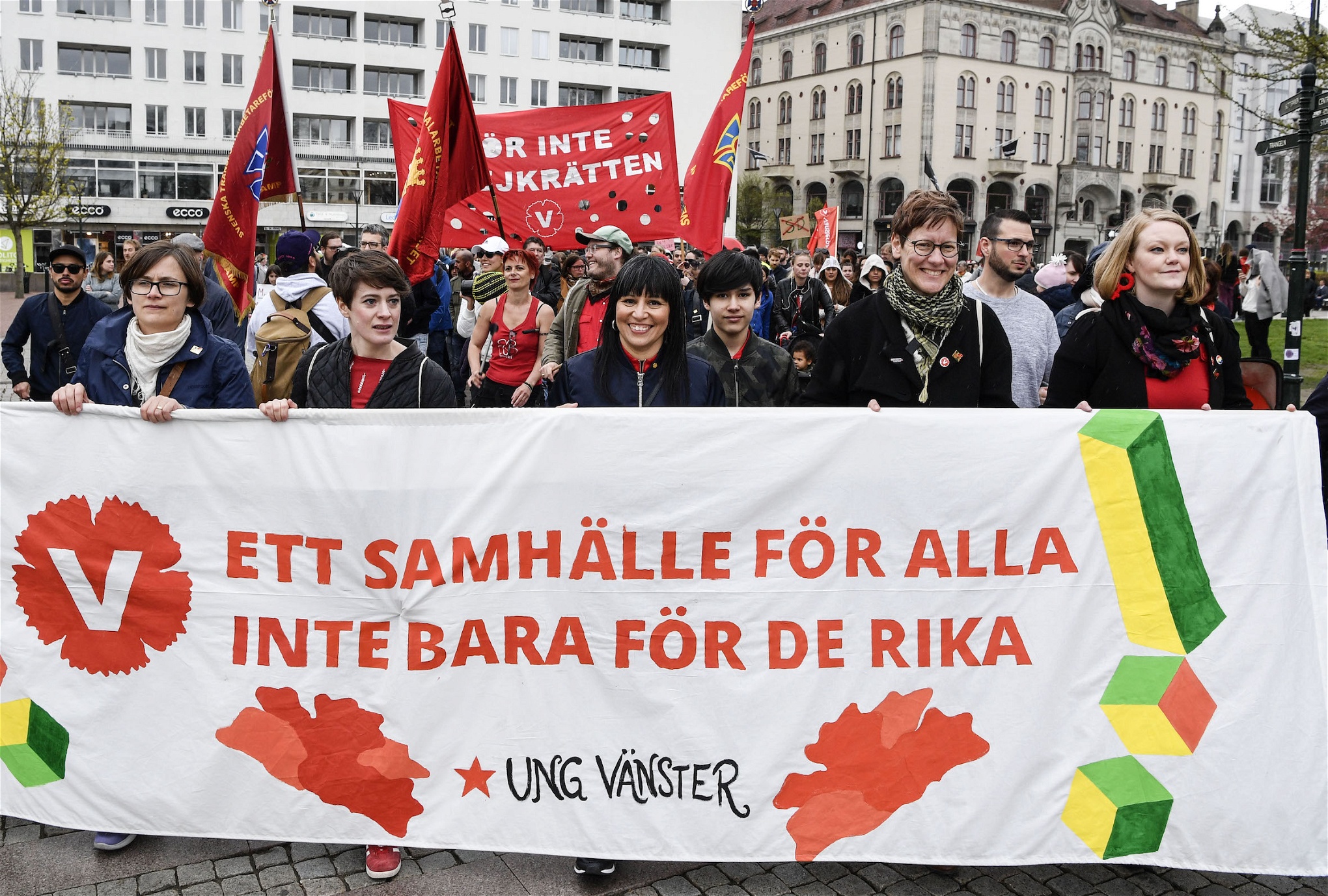 Vänsterpartiet förstamajdemonstrerar i Malmö. 
