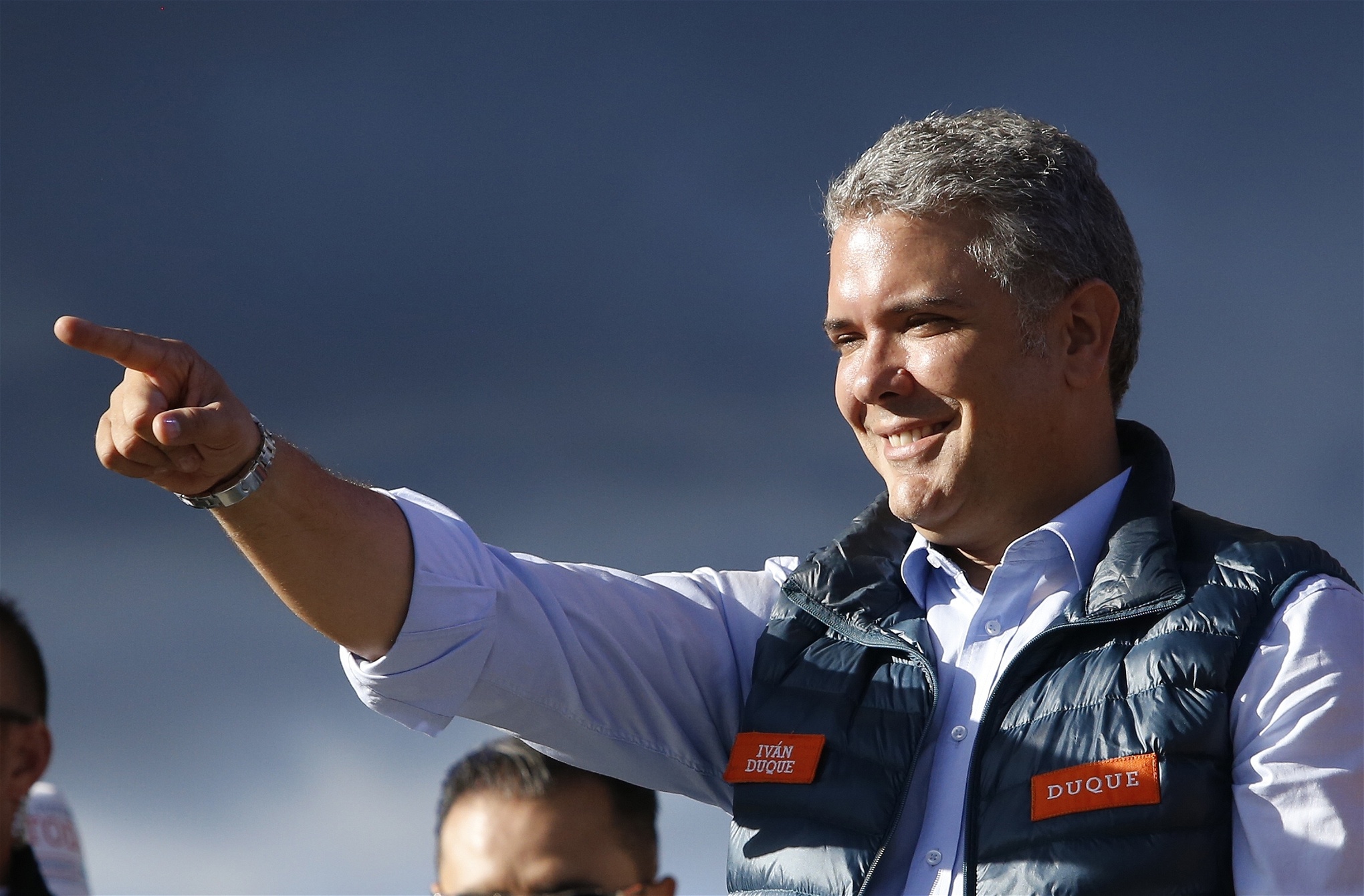 Högerns kandidat Iván Duque lockar till sig äldre väljare och har i princip lovat att skrota fredsavtalet.