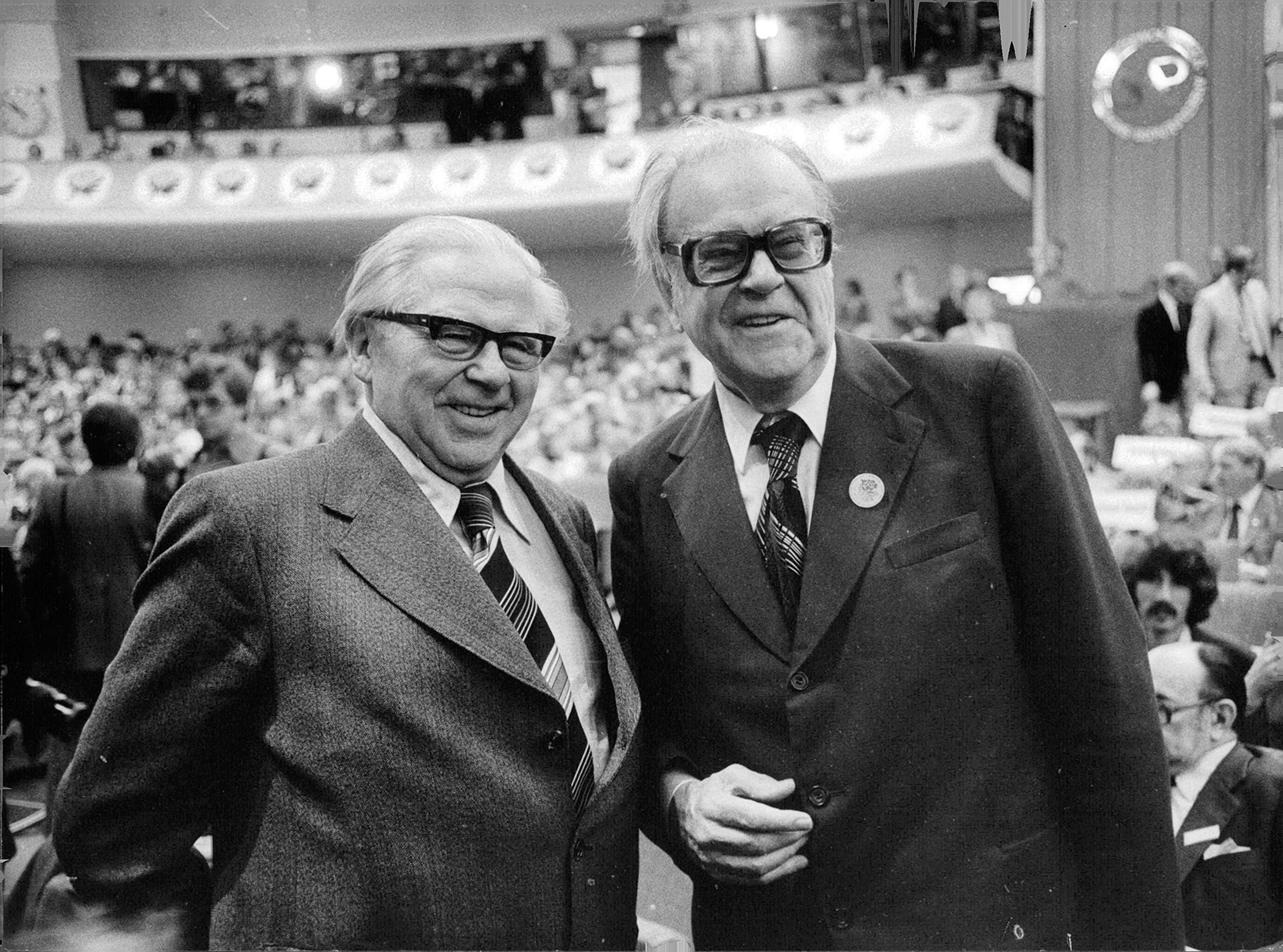 Gunnar Sträng, finansminister 1955–1976, och Tage Erlander, stats­minister 1946–1969, här på ett foto från S-kongressen 1978, är två av de tydligaste symbolerna för den socialdemokratiskt präglade svenska efterkrigseran. De var verksamma under en period som Lars Ahnland menade utmärktes av ”definansialisering”.
