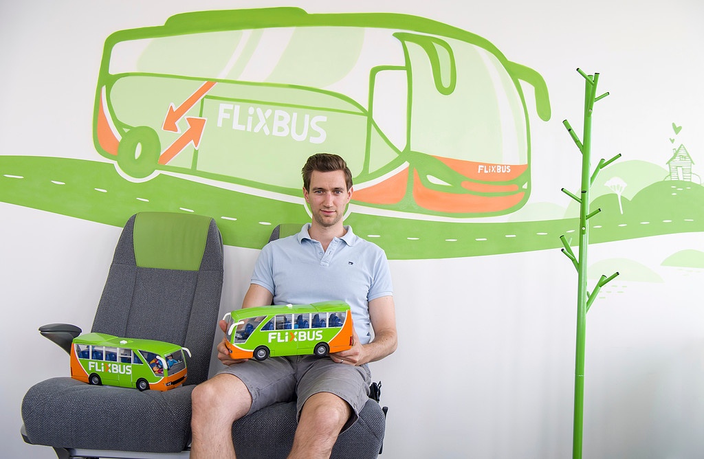Jochen Engert, vd för Swebus nya ägare Flixbus, på sitt kontor i München. ”Flixbus är något av bussbranschens Uber”, skriver Toivo Jokkala.