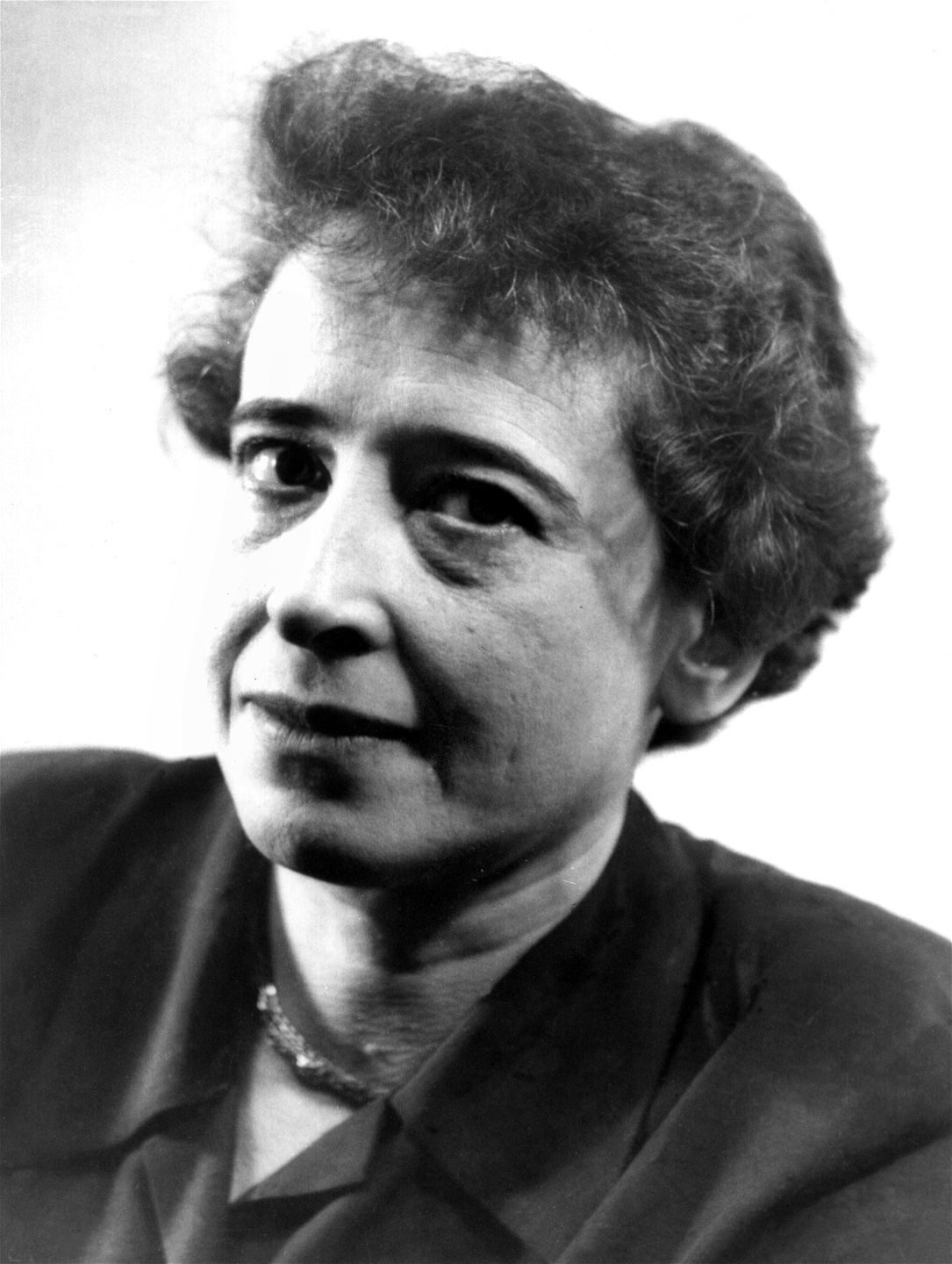 Hannah Arendt (1906–1975), tysk-amerikansk politisk teoretiker.