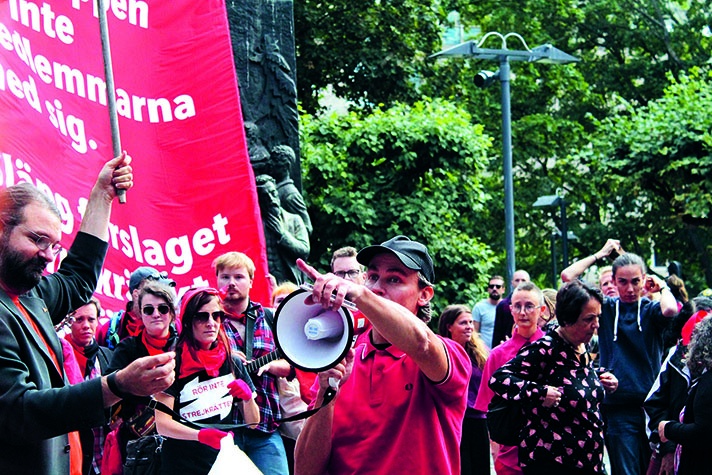 Manifestation mot planerna på inskränkt strejkrätt i centrala Stockholm i augusti 2018. 