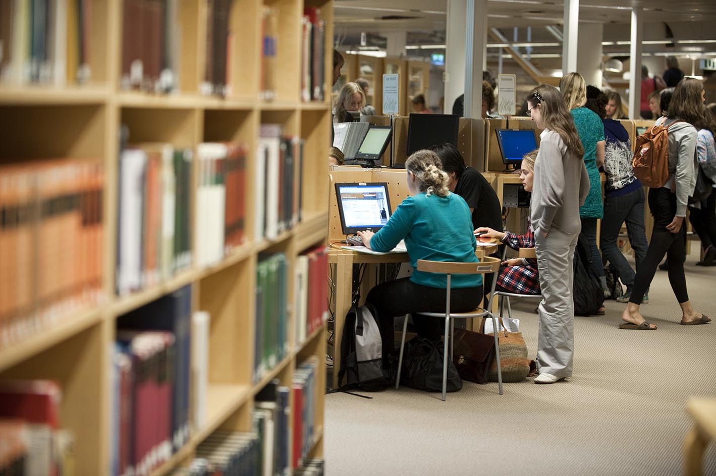 Studenter på Stockholms universitetsbibliotek. The Heterodox Academy odlar föreställningen att dagens lättkränkta studenter tvingar lärare och kurskamrater att tassa på tå och hålla inne med obekväma sanningar.