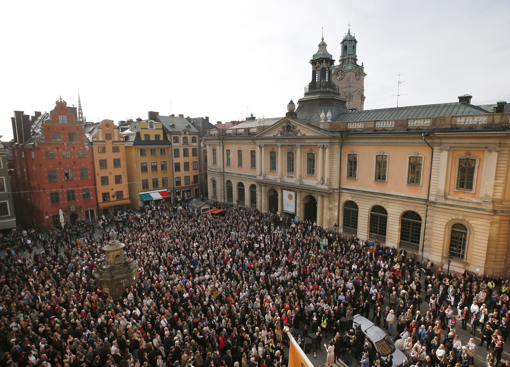 ”Knytblusmanifestationen” på Stortorget i Stockholm den 4 april 2018. Svenska
Akademiens sammanbrott är en händelse under året som gjort avtryck på flera sätt.