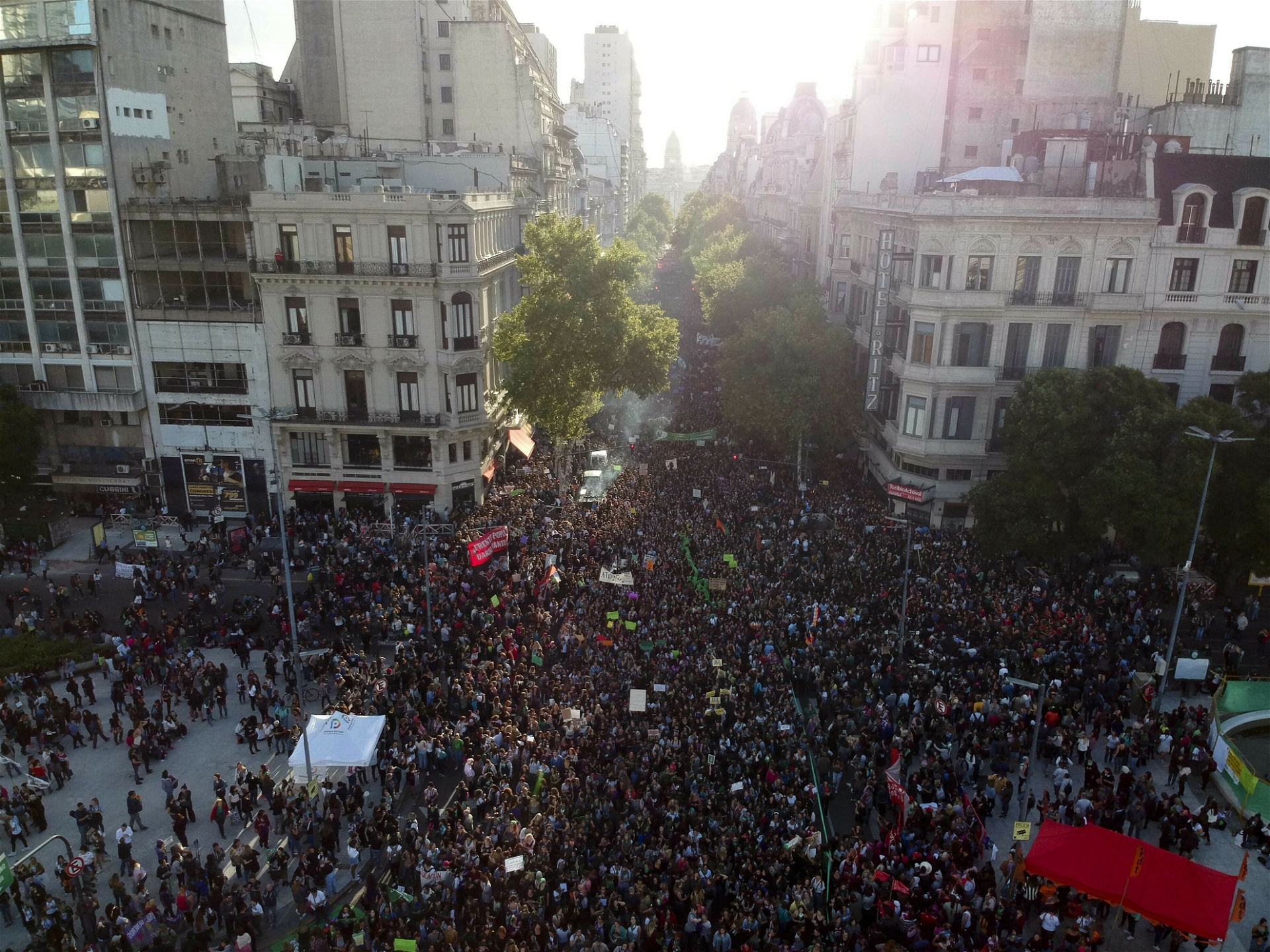 Tusentals demonstrerade och strejkade i Buenos Aires den 8 mars.