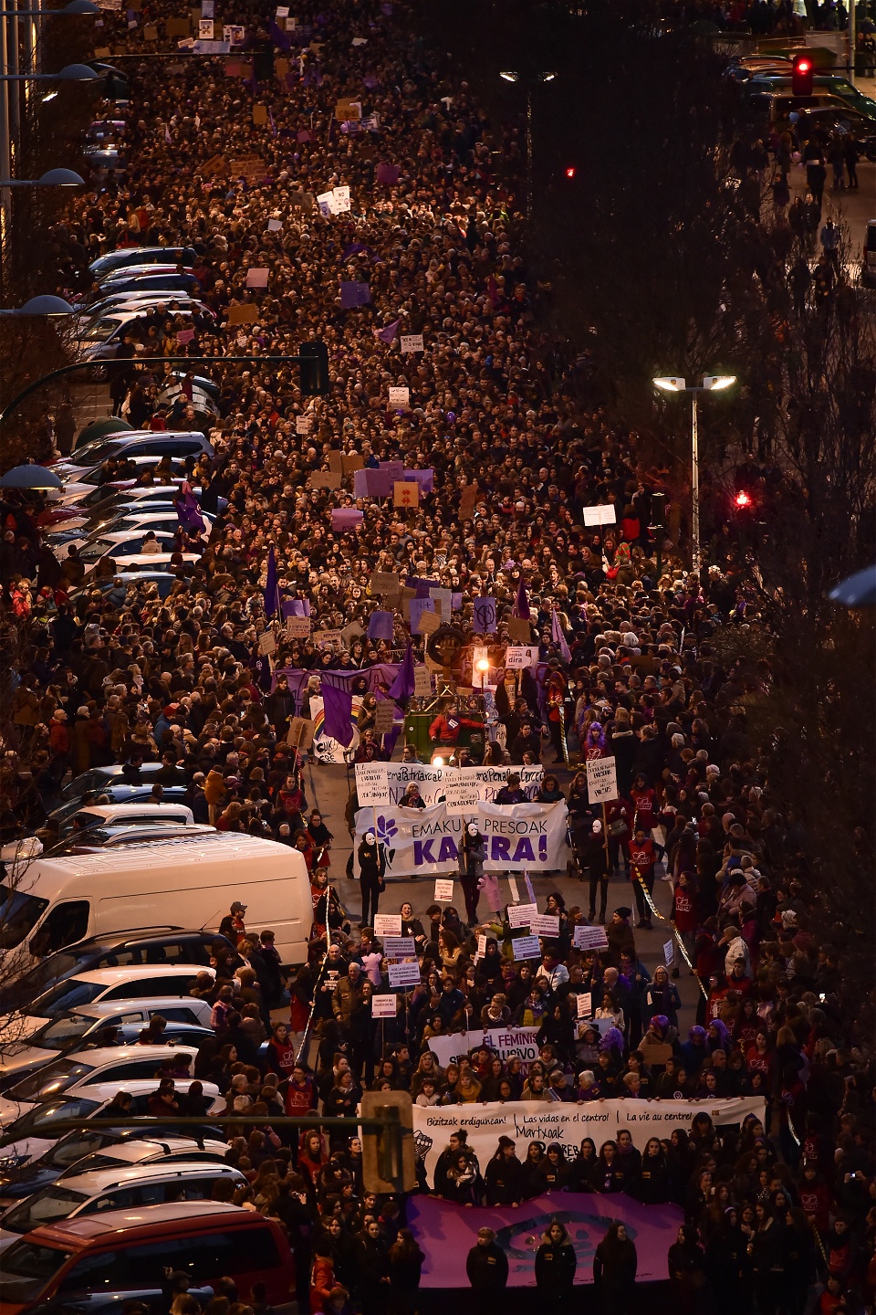 Tusentals demonstrerade i Pamplona i Spanien den 8 mars.