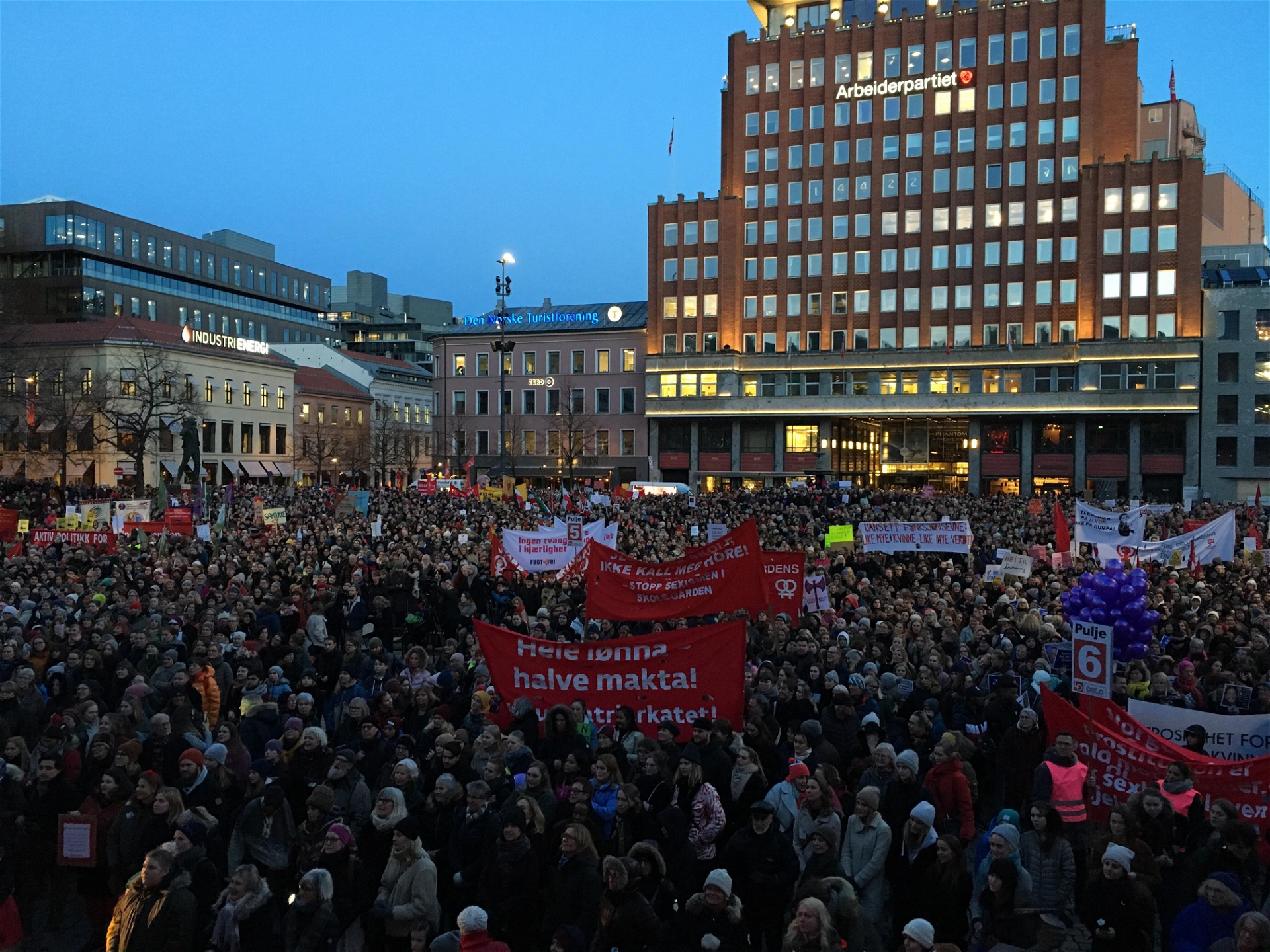 Tusentals demonstrerade i Oslo på 8 mars.