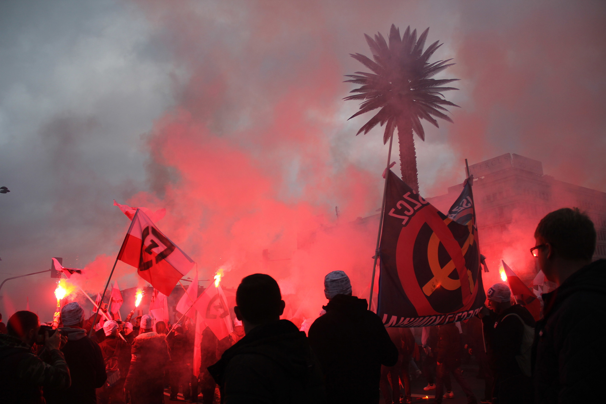 I de framväxande radikalnationalistiska rörelserna i vår tids Europa har religionen inte sällan fått en framträdande plats. Bild från självständighetsdagsmanifestation i Polen den 11 november 2015.